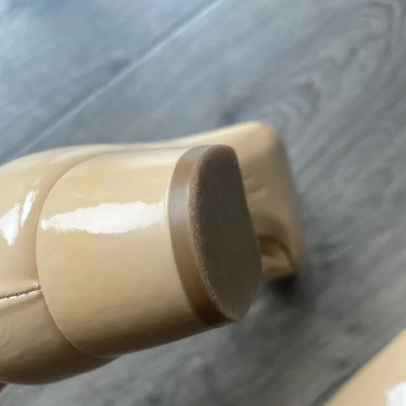 Salvatore Ferragamo Vara Patent Low-heel Pump in New Bisque in 6.5C or 36.5C - Picture 3 of 7